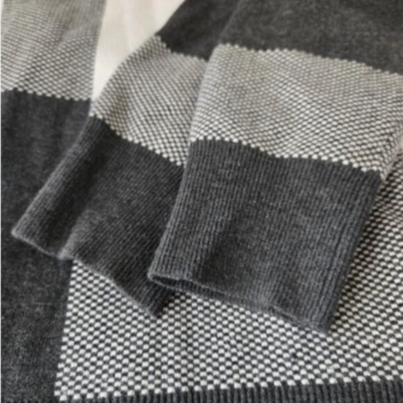 Tahari Gray & White/Black Checkered Plaid Sweater Size L Crew Neck, Soft Thick. - Picture 5 of 9